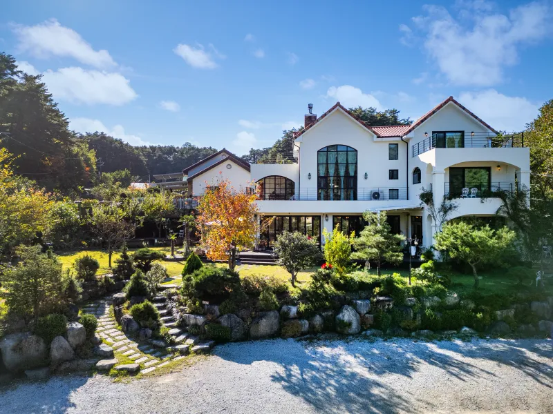 [Gangneung][Gangneung, Gangwon-do] A 55-pyeong duplex house with a European feel in the forest. 73