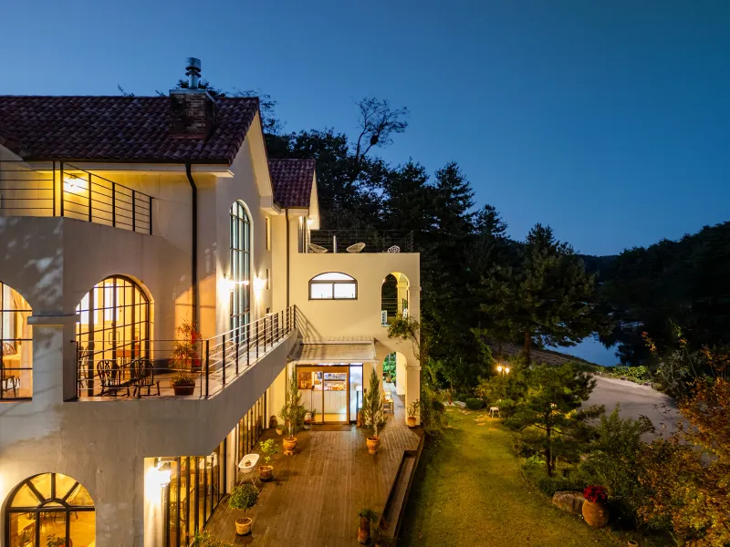 [Gangneung][Gangneung, Gangwon-do] A 55-pyeong duplex house with a European feel in the forest. 85
