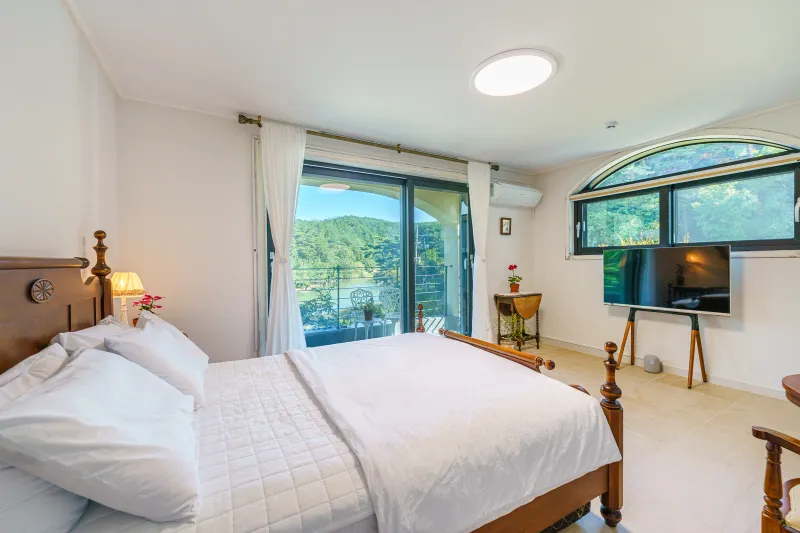 [Gangneung][Gangneung, Gangwon-do] A 55-pyeong duplex house with a European feel in the forest. 2