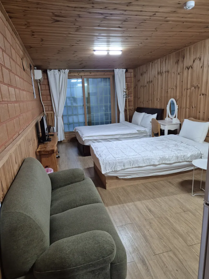 [Aewol, Jeju] One-room pension 202 near Aewol Port 7