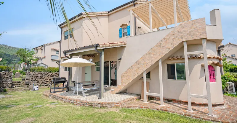 [Andeok, Seogwipo] 3-Story European-Style Kids' Private House with Indoor Heated Swimming Pool and Attic 20