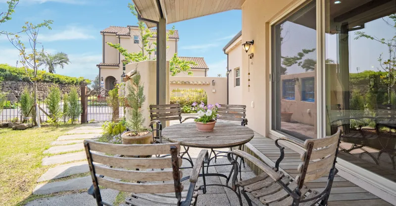 [Andeok, Seogwipo] 3-Story European-Style Kids' Private House with Indoor Heated Swimming Pool and Attic 19