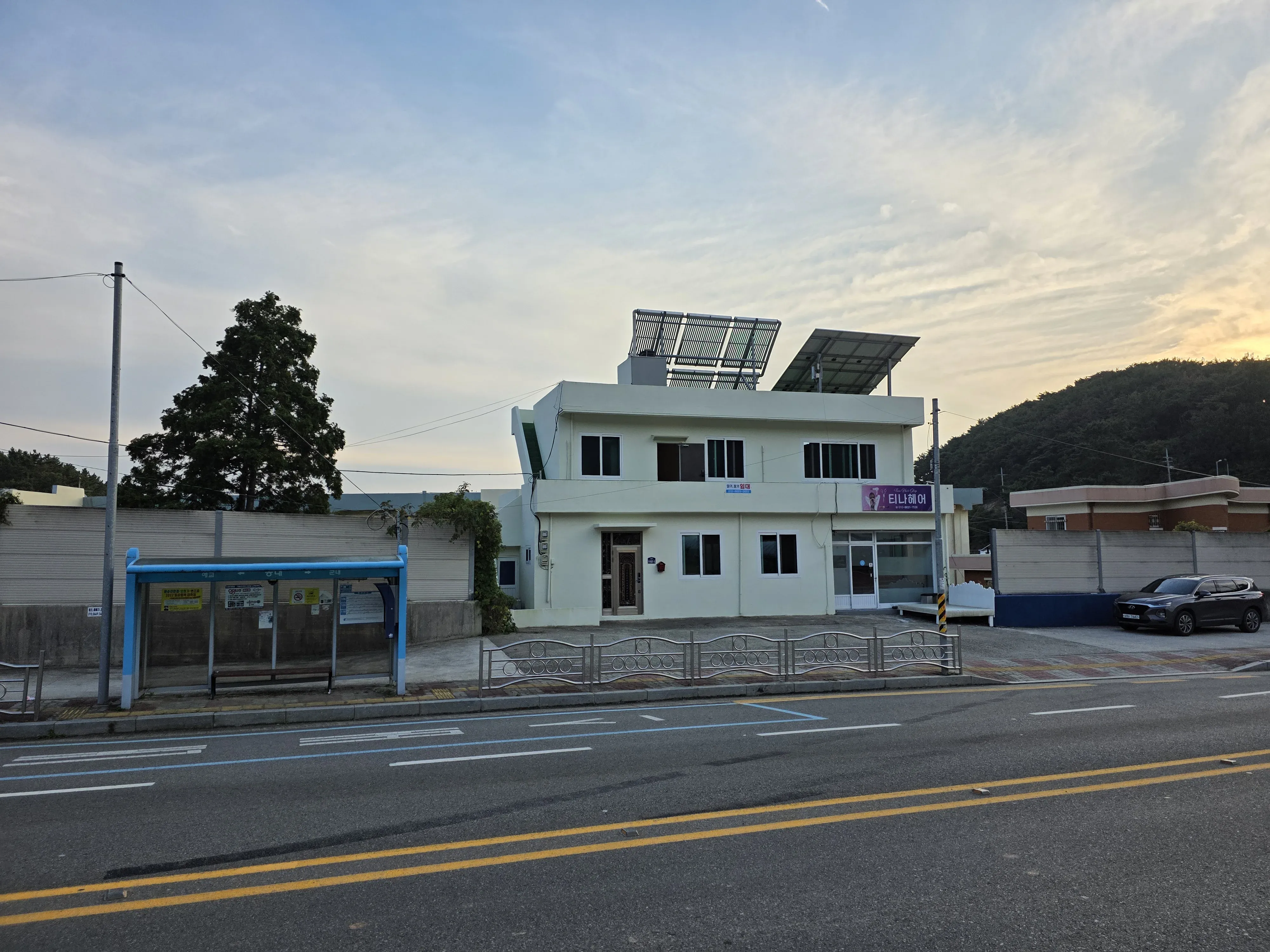 Dolsan-eup Seaside Two-Bedroom House