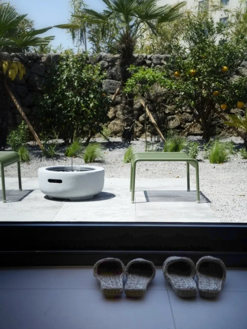 [Aewol, Jeju] Gueom-ri Beach Road, Jeju Stone Wall Emotional House, Pretty Garden Yard, Olle Trail 14