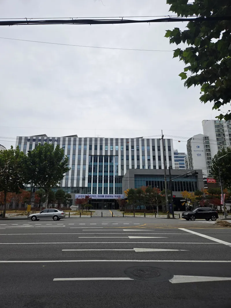 [Yeongdeungpo, Seoul] 6-Dryer Duplex Large Window Officetel, 5 Minutes from Hongdae, Hapjeong, Yeouido, and Dangsan Station 68