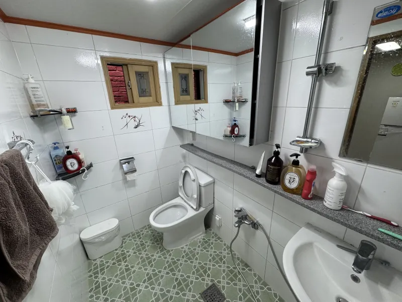 [Seodaemun, Seoul] A house in the prime location, just a 1-minute walk from Hongik University Station 9