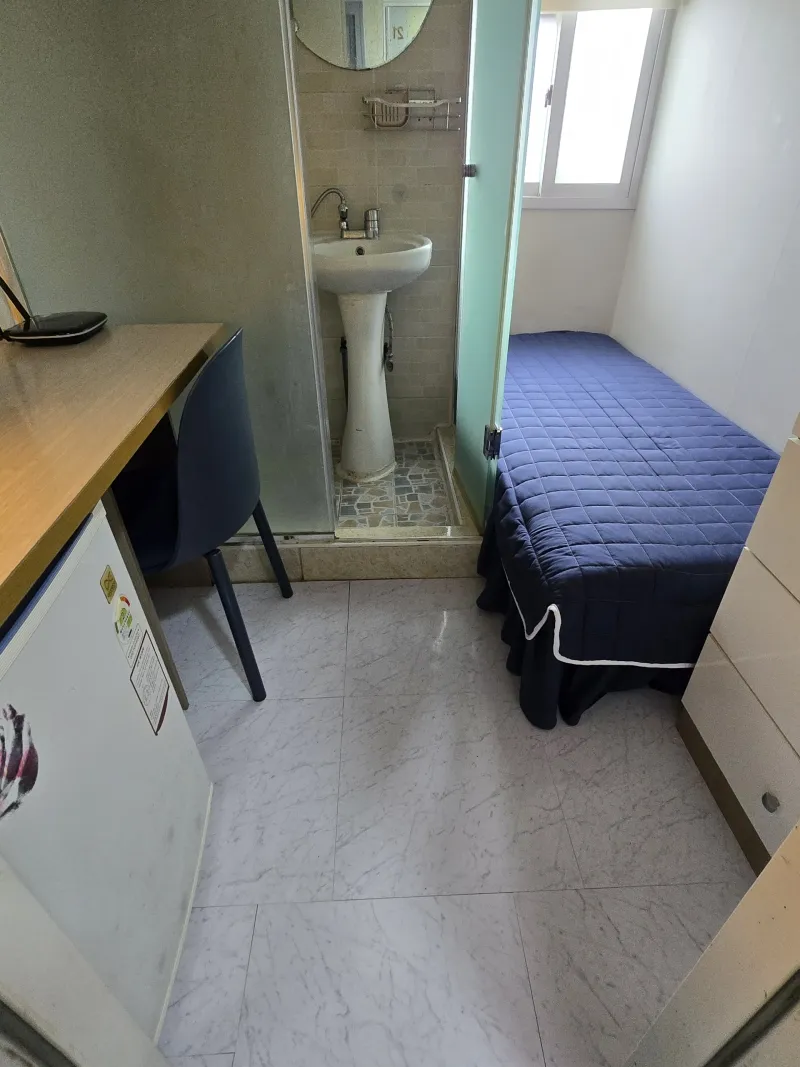 [Gwangjin, Seoul] A cozy room with a private bathroom near Gunja Station 8