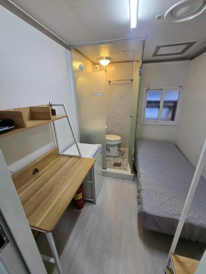 [Gwangjin, Seoul] A cozy room with a private bathroom near Gunja Station 5