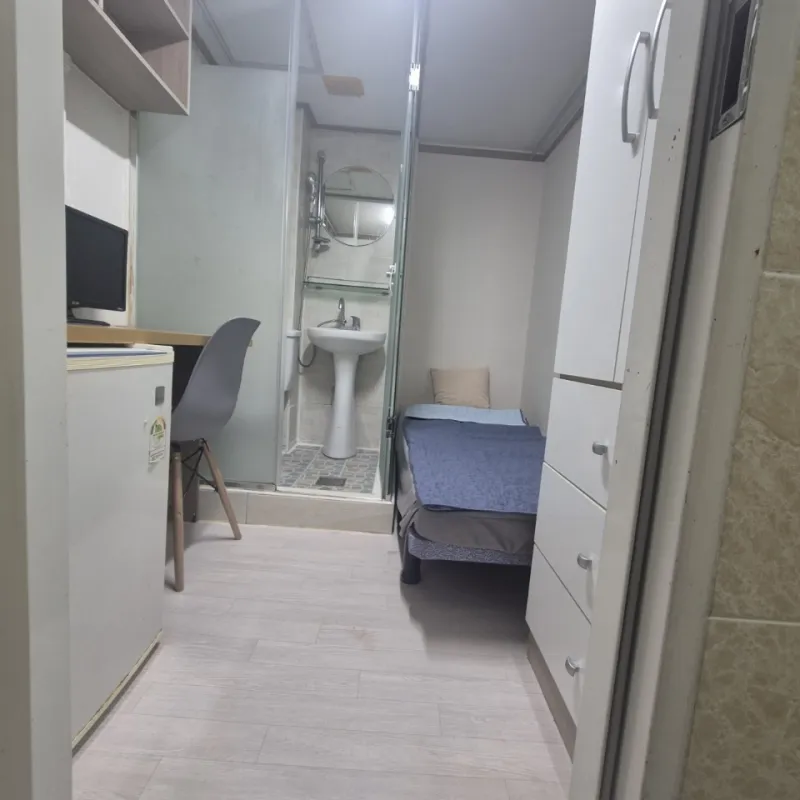 [Gwangjin, Seoul] A cozy room with a private bathroom near Gunja Station 4