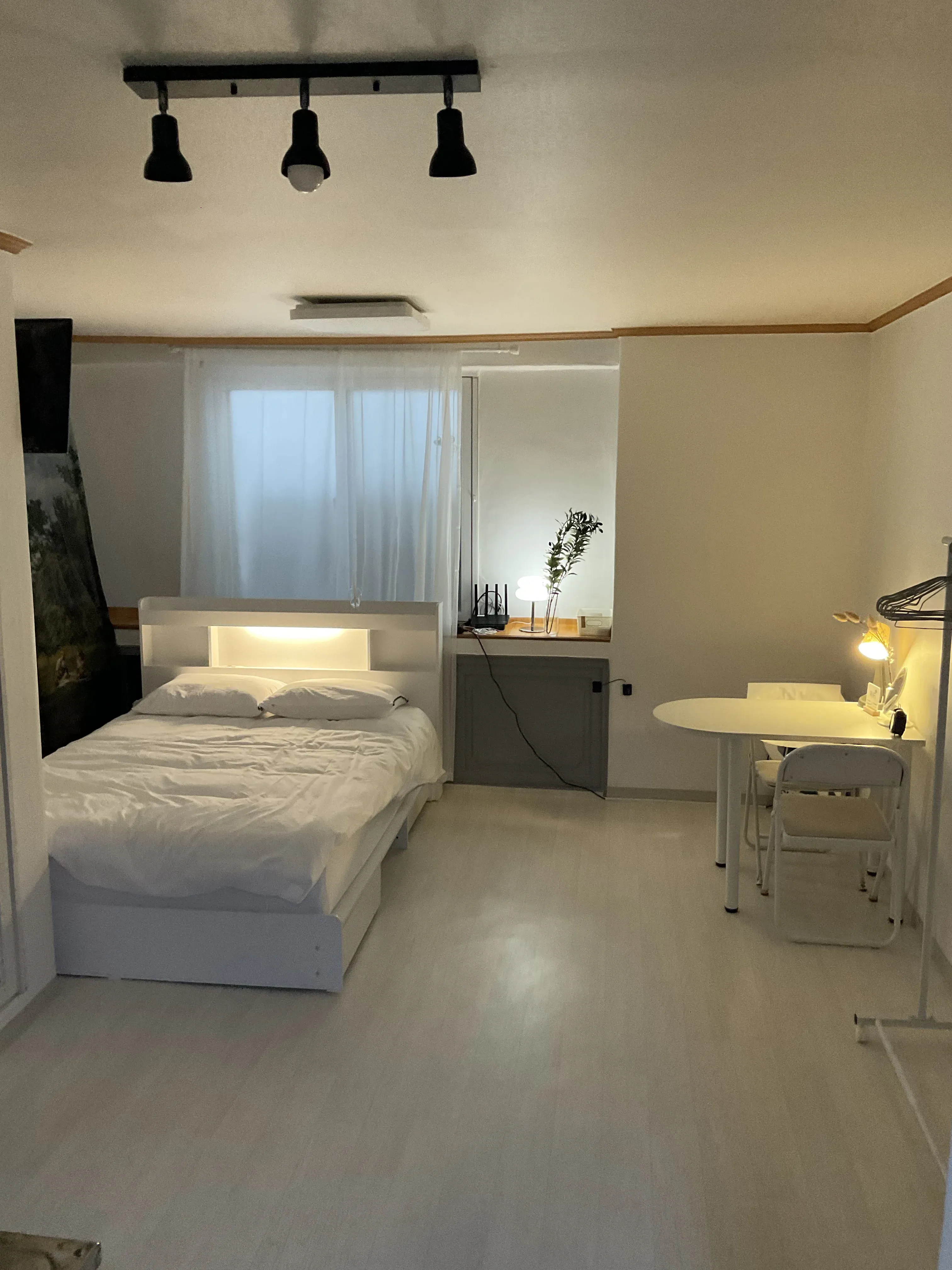 Seogyo-dong One-Minute Transit House