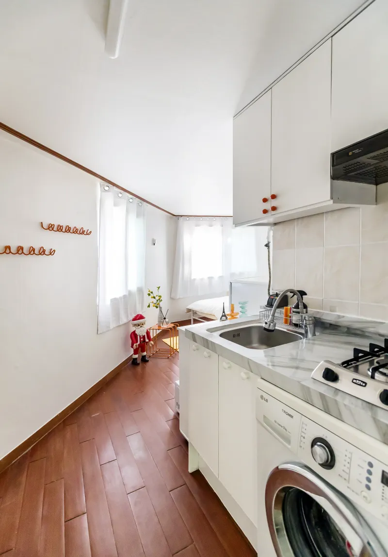[Dongdaemun, Seoul] 3-minute session, clean, full-option 20