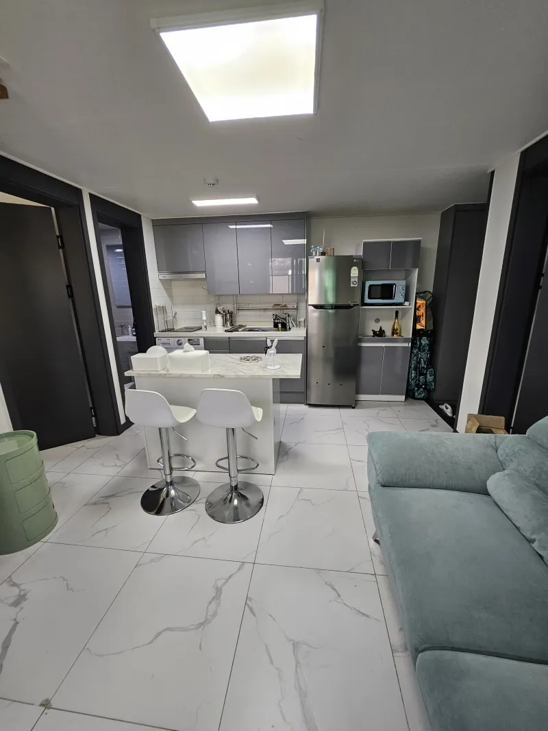 [Gangnam, Seoul] 5 Minutes from Eonju Station, Gangnam Station, Sinnonhyeon Hospital Tour, Duplex Room 18