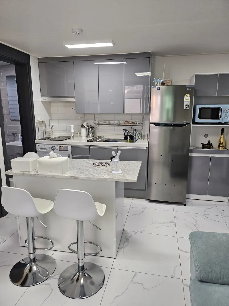 [Gangnam, Seoul] 5 Minutes from Eonju Station, Gangnam Station, Sinnonhyeon Hospital Tour, Duplex Room 19