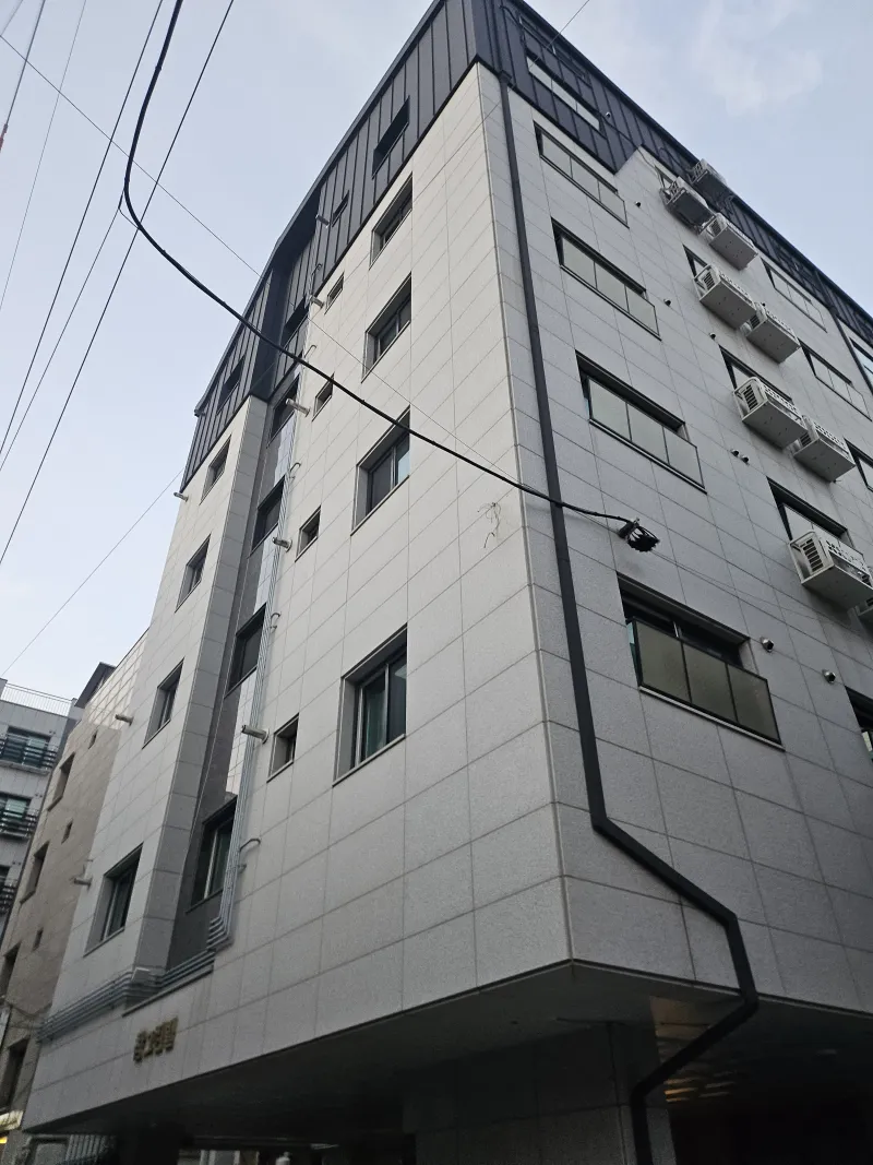 [Gangnam, Seoul] 5 Minutes from Eonju Station, Gangnam Station, Sinnonhyeon Hospital Tour, Duplex Room 20