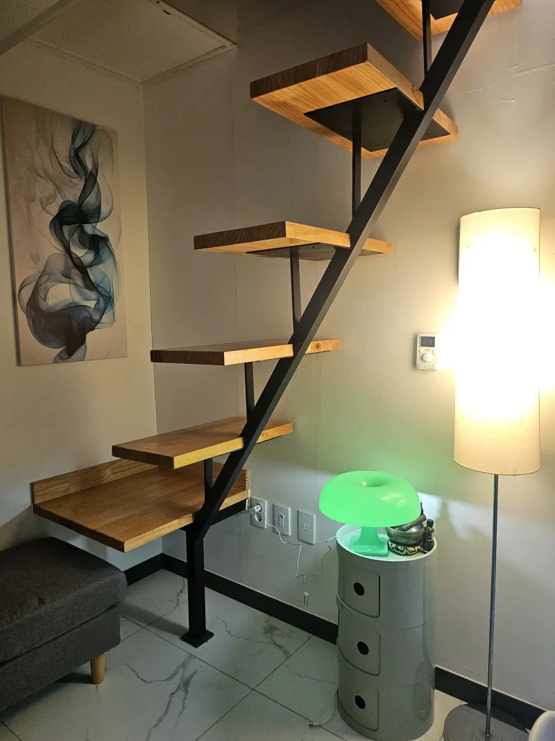 [Gangnam, Seoul] 5 Minutes from Eonju Station, Gangnam Station, Sinnonhyeon Hospital Tour, Duplex Room 3