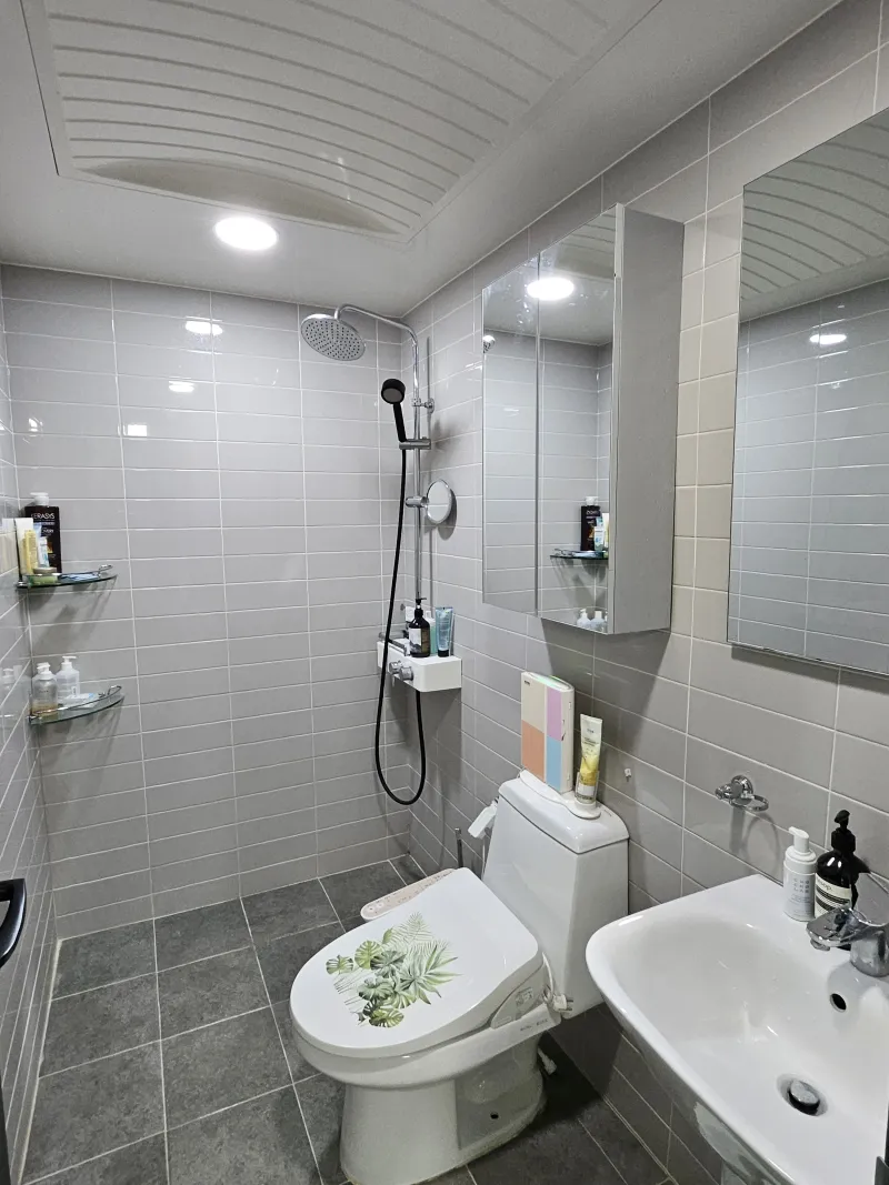 [Gangnam, Seoul] 5 Minutes from Eonju Station, Gangnam Station, Sinnonhyeon Hospital Tour, Duplex Room 11