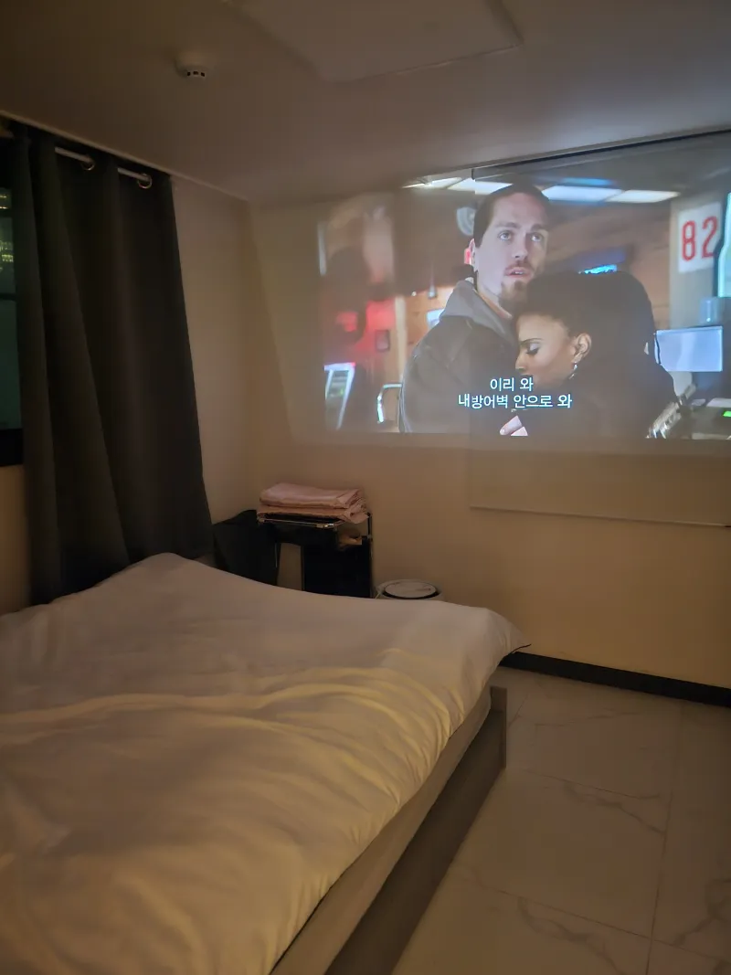 [Gangnam, Seoul] 5 Minutes from Eonju Station, Gangnam Station, Sinnonhyeon Hospital Tour, Duplex Room 8