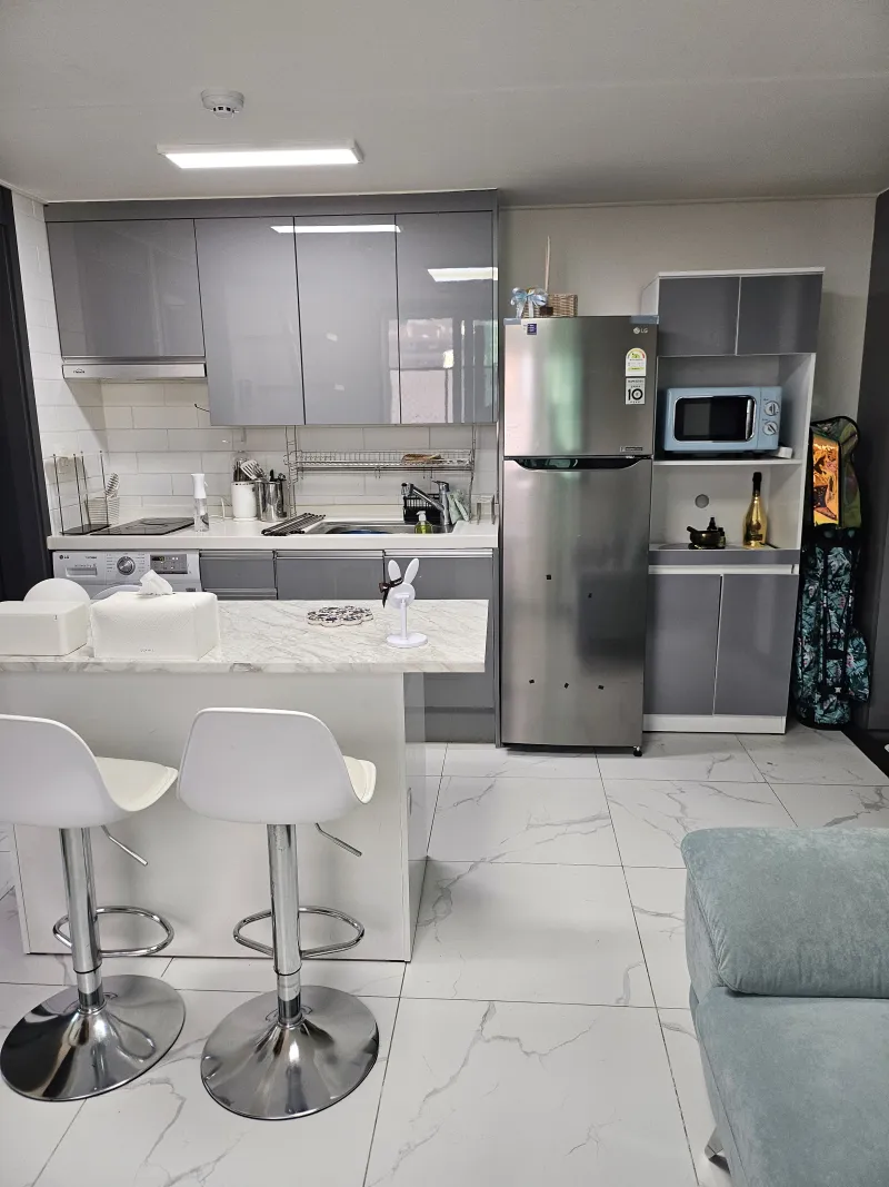 [Gangnam, Seoul] 5 Minutes from Eonju Station, Gangnam Station, Sinnonhyeon Hospital Tour, Duplex Room 17