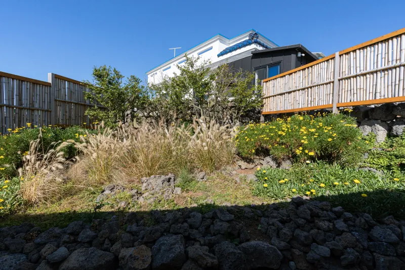 [Hangyeong, Jeju][West Jeju] Pet-friendly, tranquil village stay at Windmill Beach 16