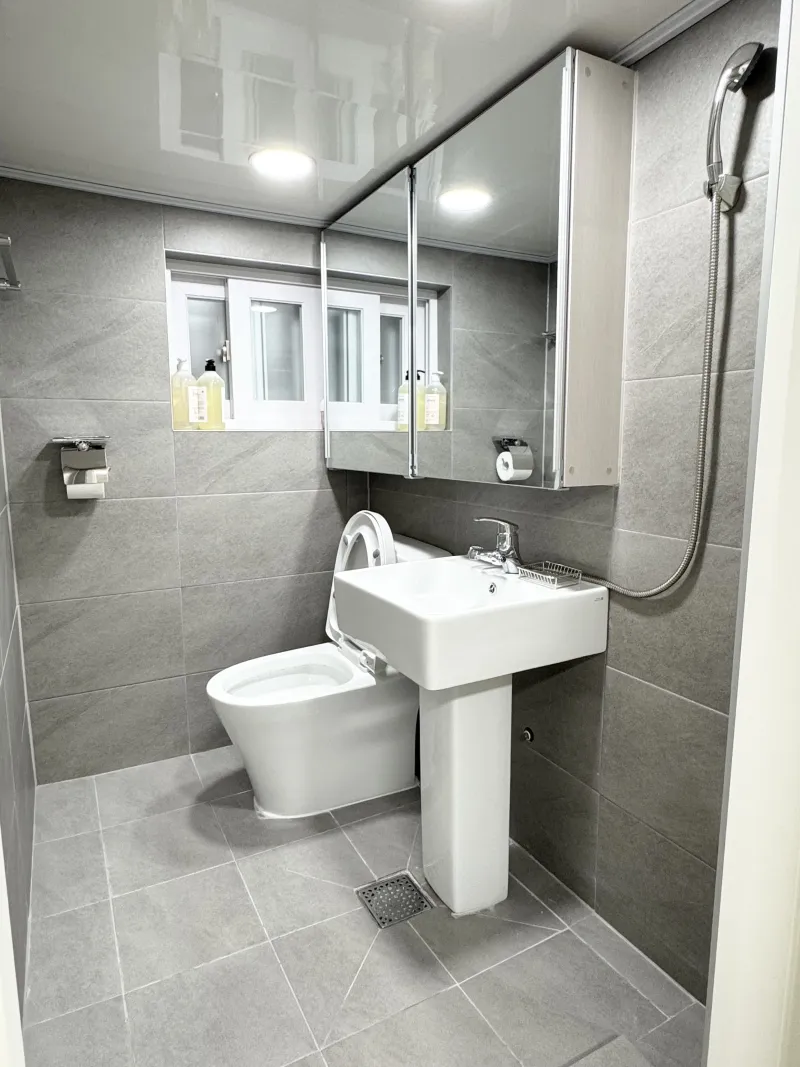 [Dongdaemun, Seoul] Two-room apartment 5 minutes from Sinseoldong Station - Unit 101, adjacent to Jongno, Myeongdong, and Seongsu 12
