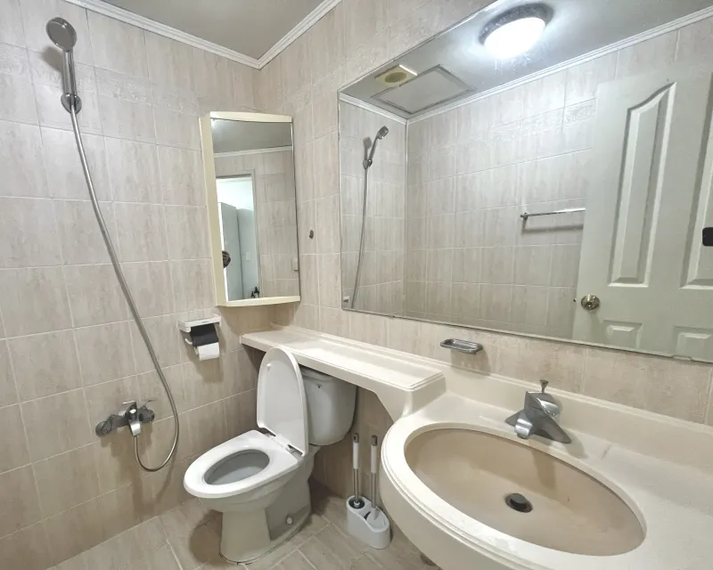 [Mapo, Seoul] Fully furnished, 1-minute walk from Sinchon Station 5