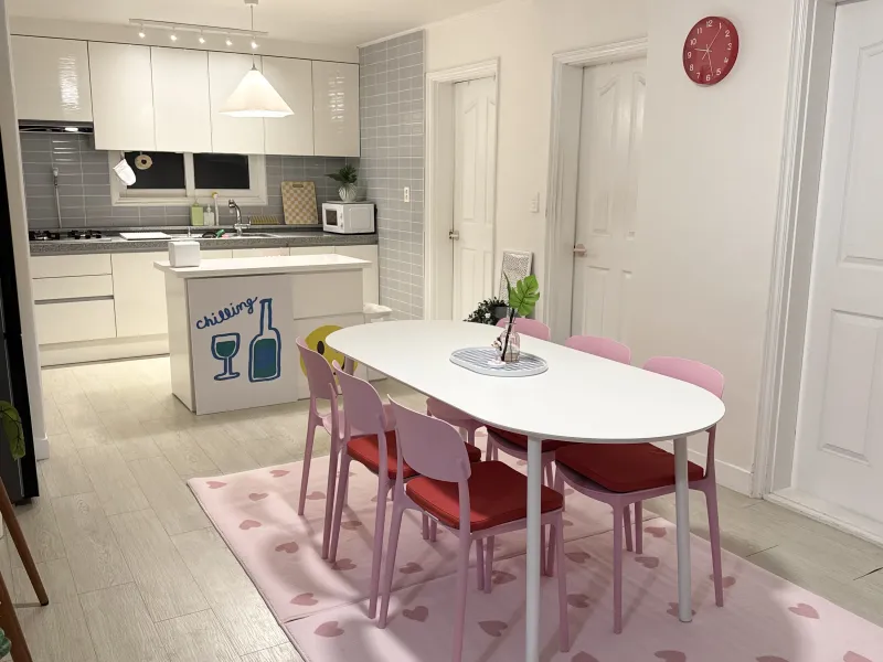 [Mapo, Seoul] Hapjeong Station Area/6 people/3 rooms/Fully furnished/Group 30
