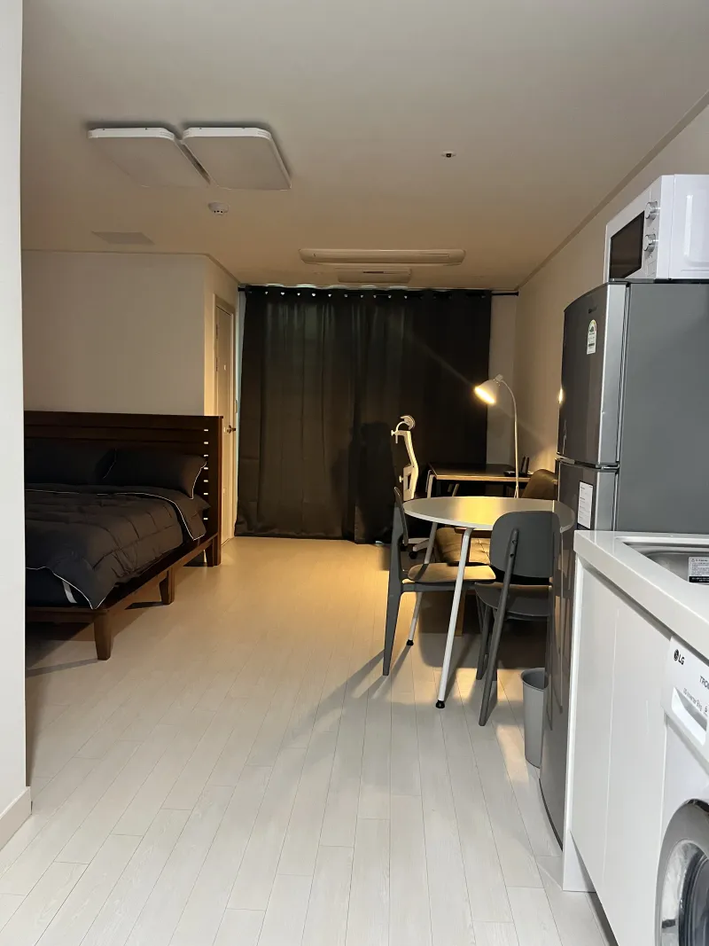 [Jongno, Seoul] 5-minute walk from Hyehwa Station / Premium Studio Room 204 3