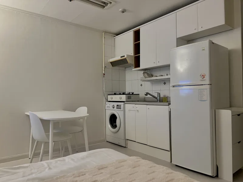 [Mapo, Seoul] Fully furnished, 1-minute walk from Sinchon Station 3
