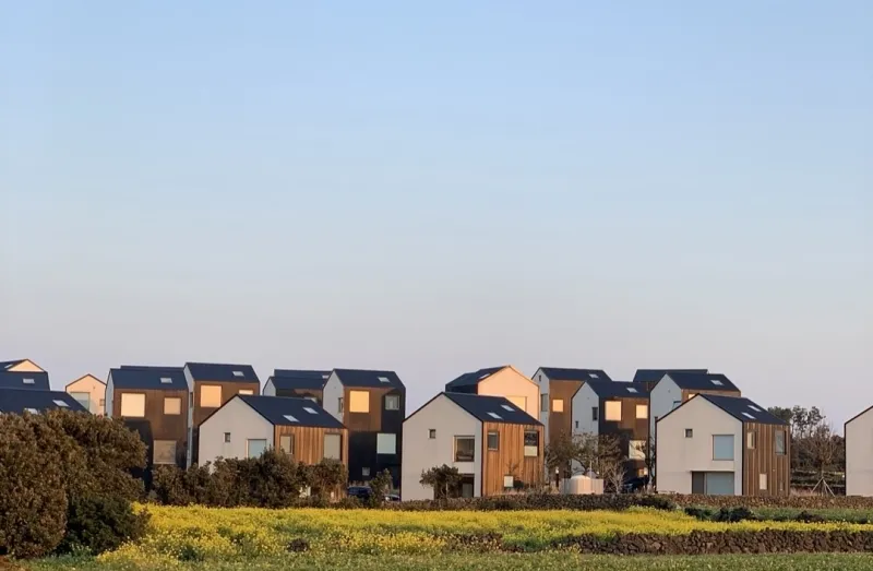 [Gujwa, Jeju] Townhouses with emerald sea views along the coastal road 16