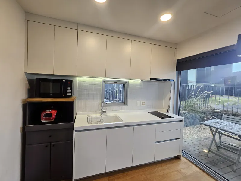[Gujwa, Jeju] Townhouses with emerald sea views along the coastal road 12