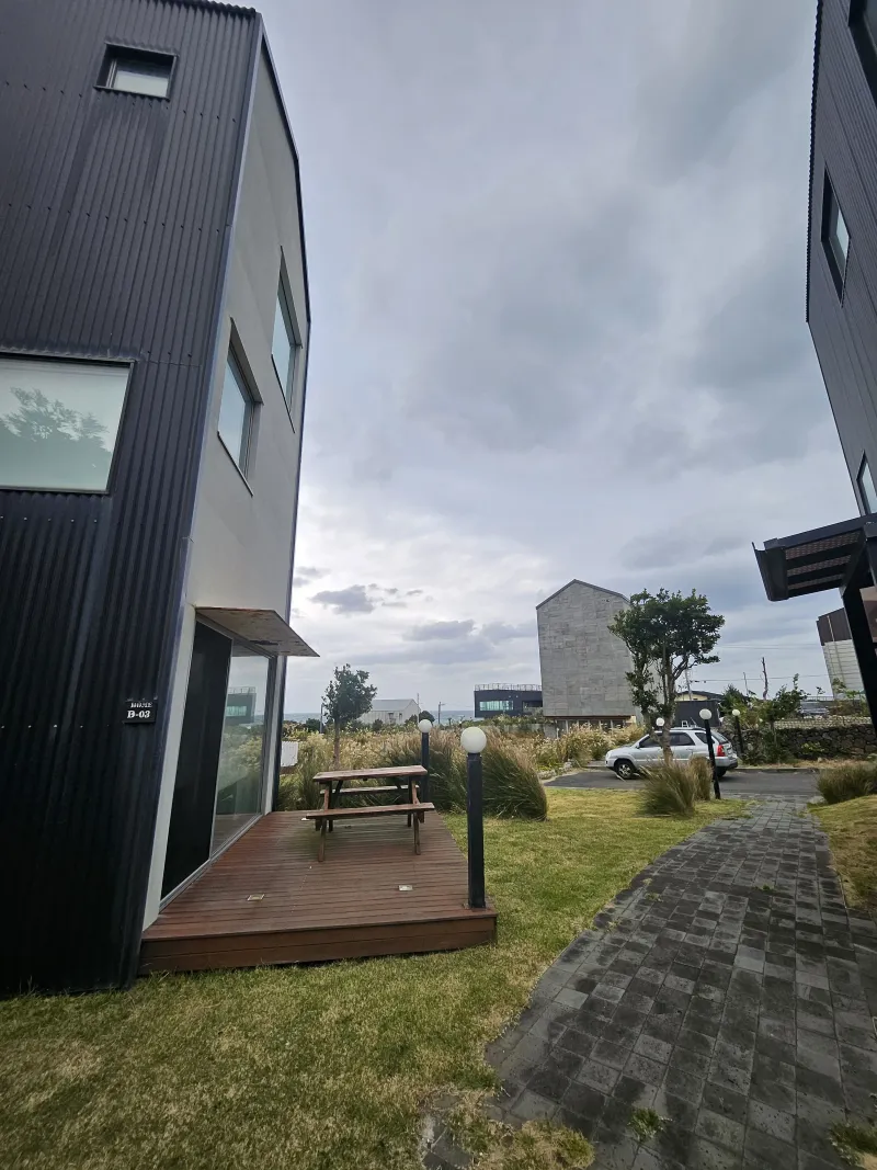 [Gujwa, Jeju] Townhouses with emerald sea views along the coastal road 14