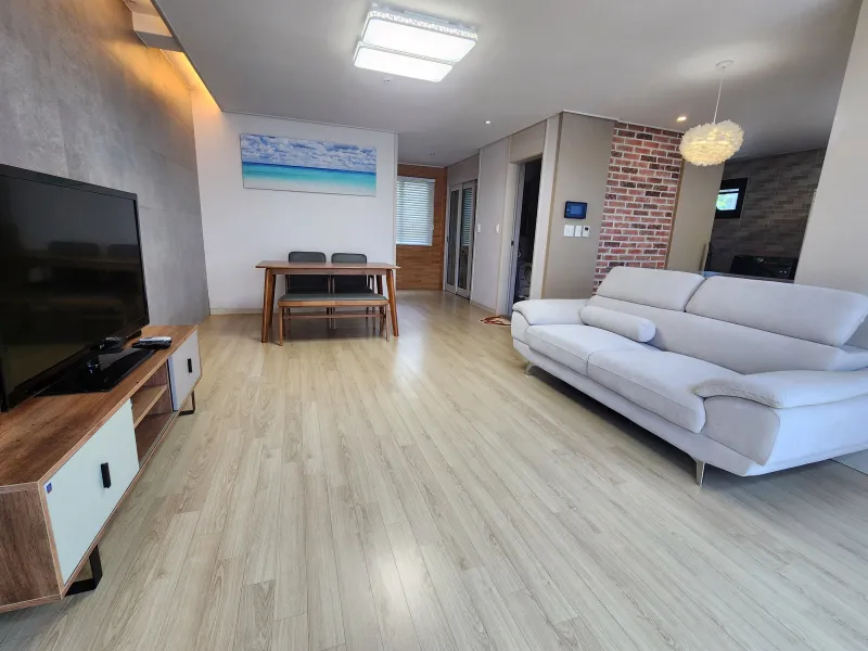 [Jocheon, Jeju][Bukchon Bookstore] A two-story townhouse near Hamdeok Beach 7