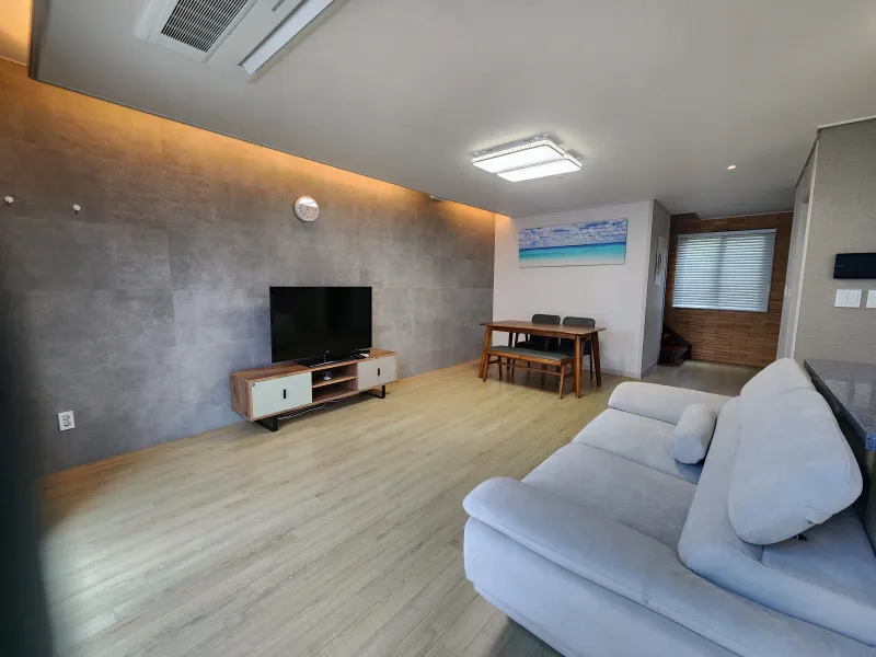 [Jocheon, Jeju][Bukchon Bookstore] A two-story townhouse near Hamdeok Beach 8