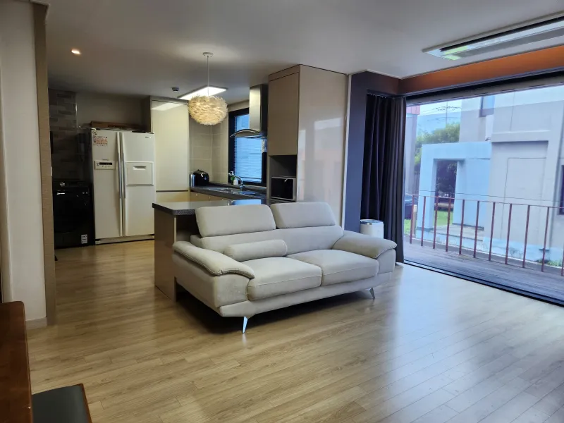 [Jocheon, Jeju][Bukchon Bookstore] A two-story townhouse near Hamdeok Beach 6