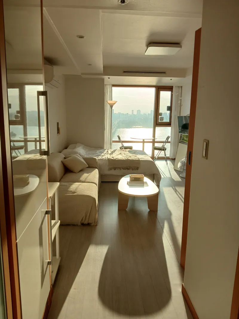 [Mapo, Seoul] Fully furnished high-rise Han River view officetel connected to Mapo Station 3