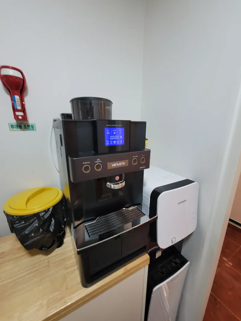 [Yeongdeungpo, Seoul] 4 meters from Daebang Station Exit 7 14