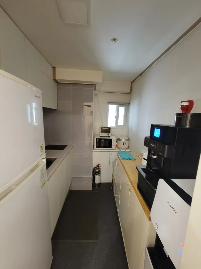 [Yeongdeungpo, Seoul] 4 meters from Daebang Station Exit 7 13