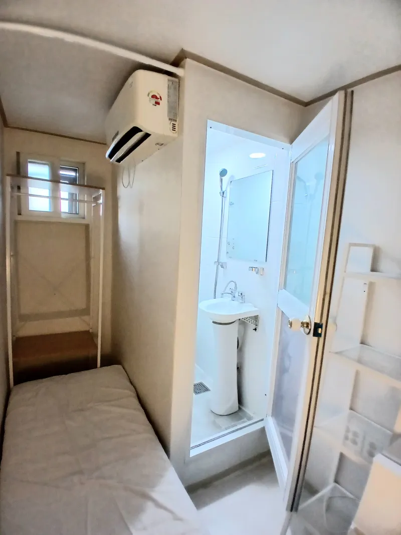[Yeongdeungpo, Seoul] 4 meters from Daebang Station Exit 7 8