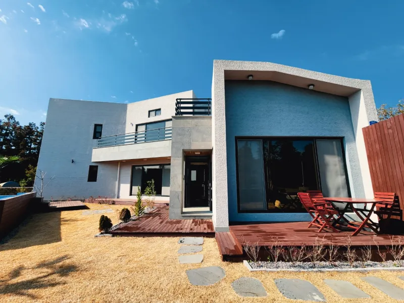 [Aewol, Jeju] A cozy, white-toned, three-room, two-story house with a private pool. 42