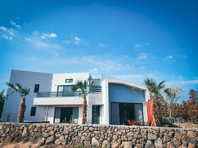 [Aewol, Jeju] A cozy, white-toned, three-room, two-story house with a private pool. 44