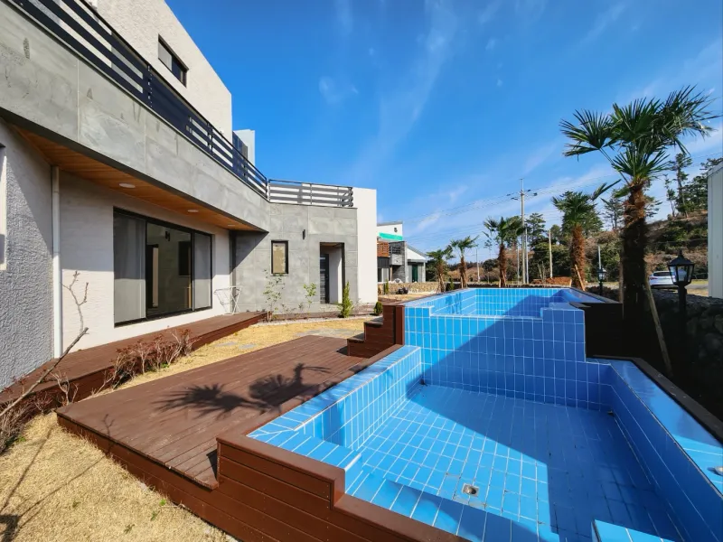 [Aewol, Jeju] A cozy, white-toned, three-room, two-story house with a private pool. 43