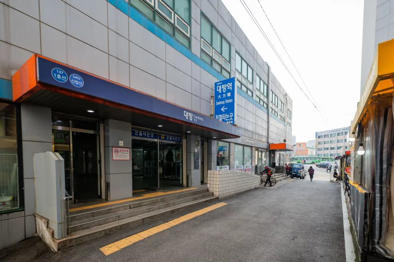 [Yeongdeungpo, Seoul] One-room apartment, 10 seconds walk from Daebang Station 14