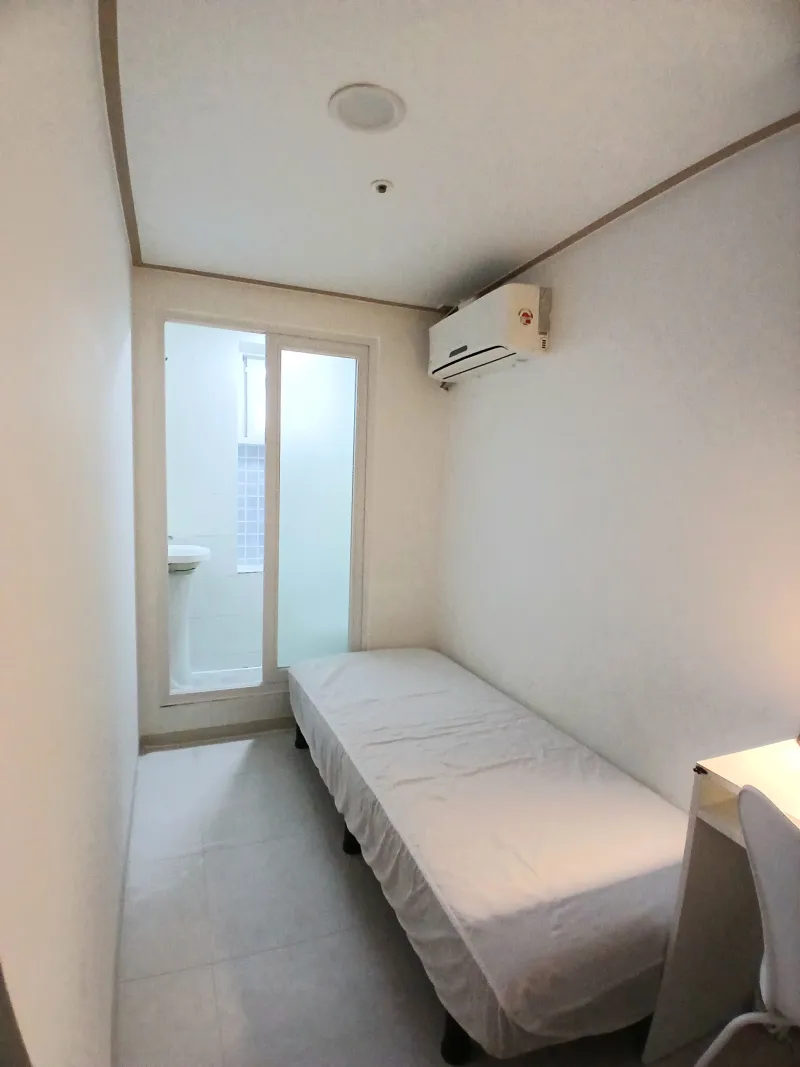 [Yeongdeungpo, Seoul] One-room apartment, 10 seconds walk from Daebang Station 3