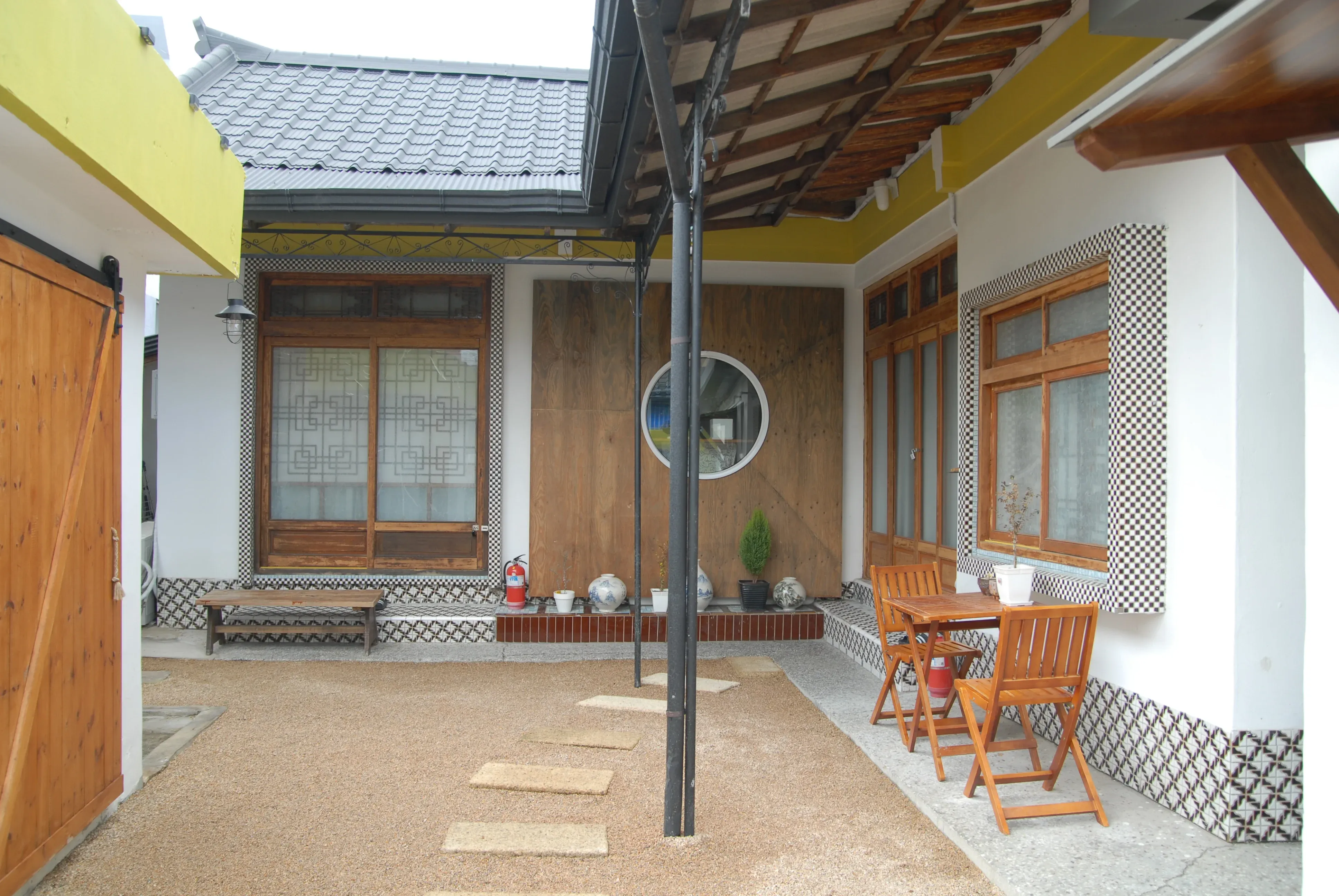 Seonggeon-dong Two-Bedroom Hanok Villa