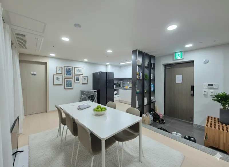 [Seo-gu, Busan] A women-only share house a 1-minute walk from Dongdaesin-dong Station. 6