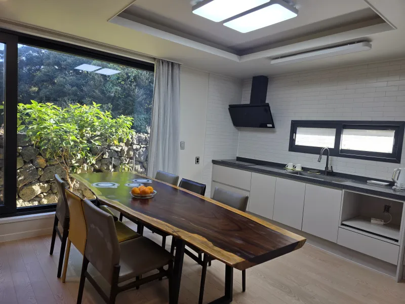 [Aewol, Jeju] Forest House with green trees and rest 10