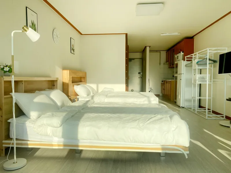[Anyang] 2-minute walk from Beomgye Station, downtown area, 2 queen beds, free parking 12