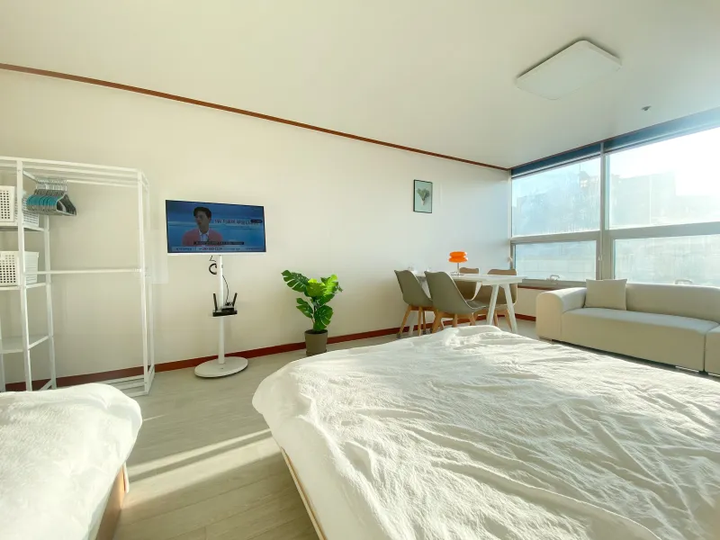 [Anyang] 2-minute walk from Beomgye Station, downtown area, 2 queen beds, free parking 20