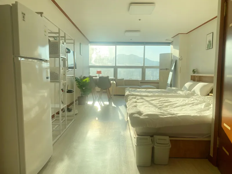[Anyang] 2-minute walk from Beomgye Station, downtown area, 2 queen beds, free parking 16
