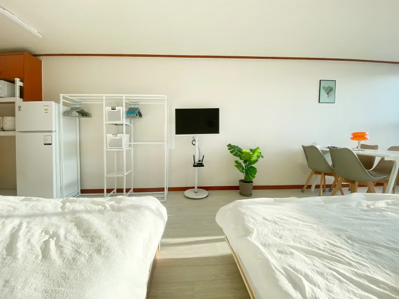 [Anyang] 2-minute walk from Beomgye Station, downtown area, 2 queen beds, free parking 13
